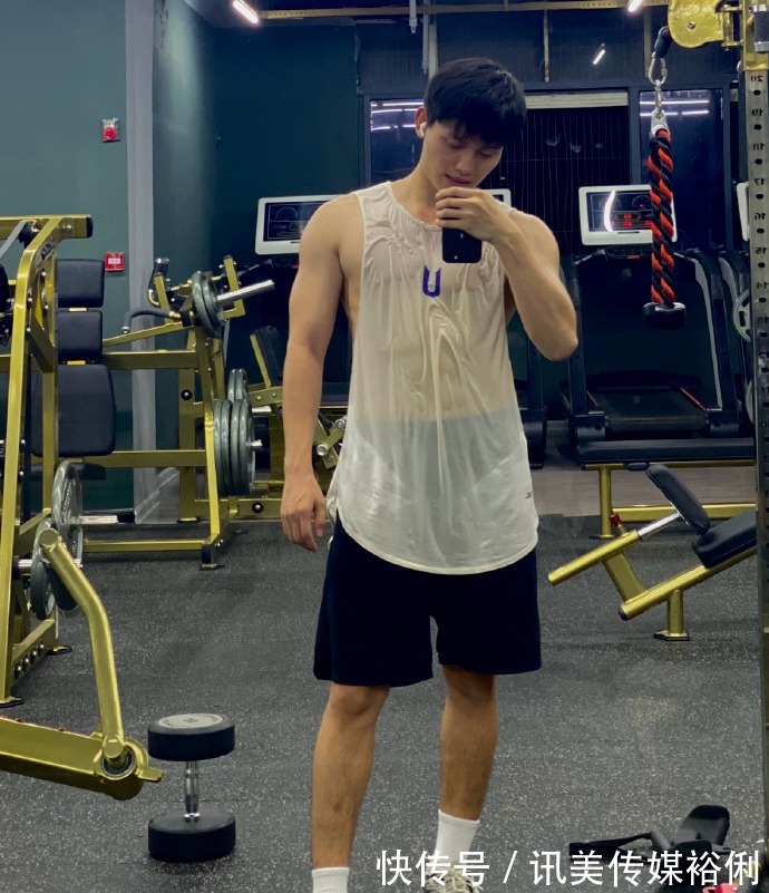 小哥|鼻子高又挺的肌肉小哥,最近练的勤,纬度真的又大很多!