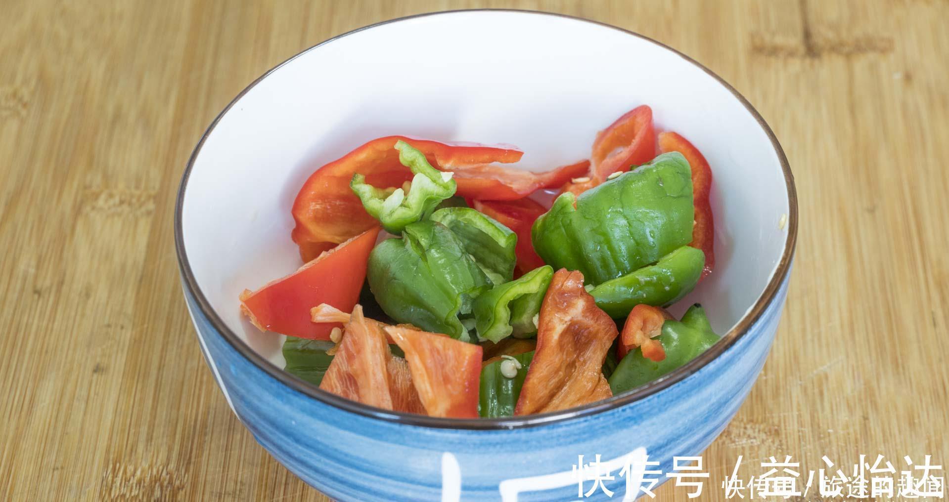 鸡蛋|茄子不要直接炒着吃，加3个鸡蛋，不吸油又好吃，实在太下饭了