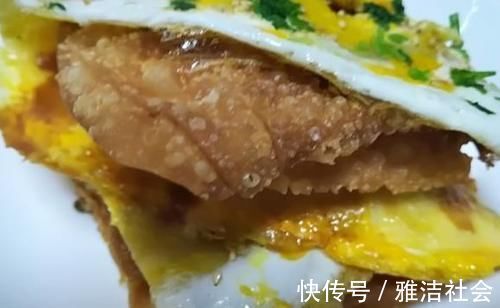 老阿姨的营养煎饼食谱，5分钟就学会了，路边摊就别再吃了