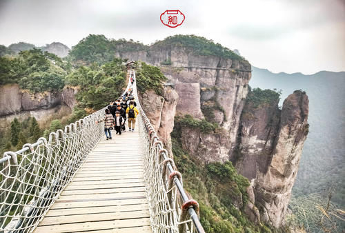 老年|浙江有个老牌景区，架在悬崖间的桥造型都很“奇怪”，变成新网红