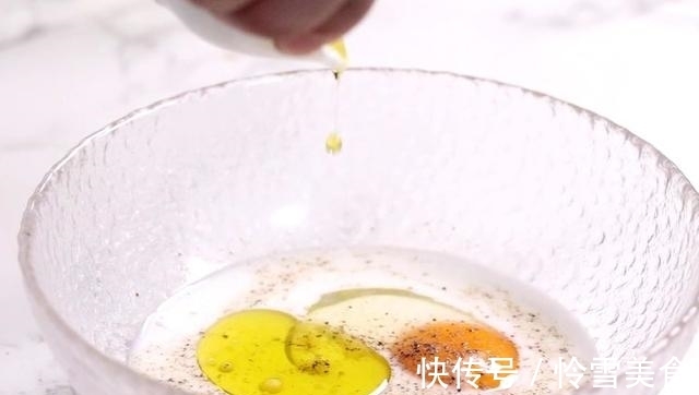 土豆饼|极简版土豆饼做法，面粉土豆加个蛋，煎一煎就出锅