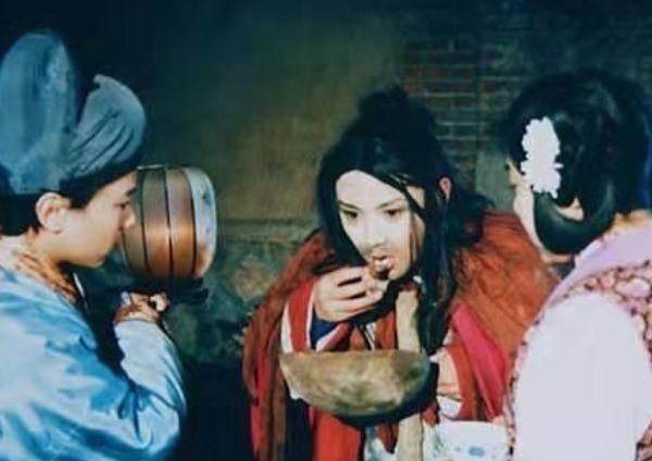 贾宝玉|为何贾宝玉宁愿出家,也不与薛宝钗厮守终生?她到底做错了什么?