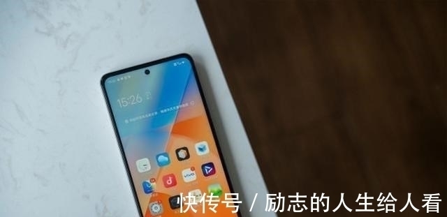 闪充|vivo火力全开，120Hz+五千毫安+44W闪充，这才叫真香千元机