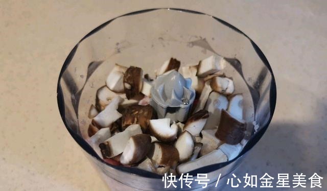 自制秋葵酿肉，荤素结合，味道鲜美，老少皆宜！