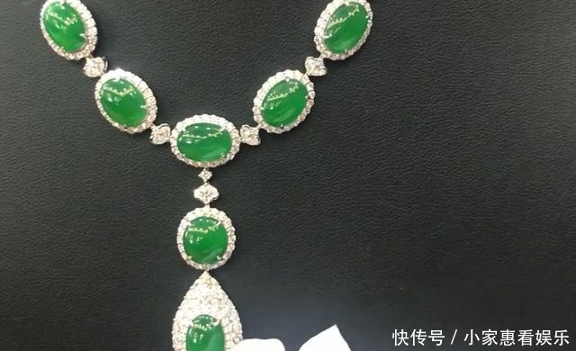 小黄|十四颗满绿蛋面,重新设计成套装项链和耳环,是种什么体验