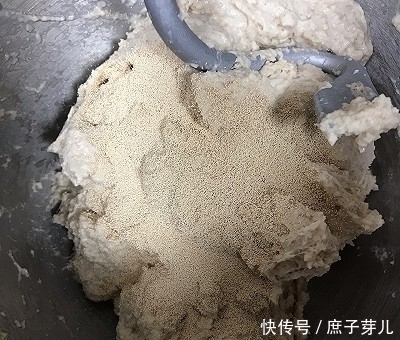 全麦葡萄干软欧包