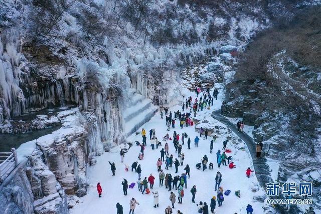 冰瀑|雪山冰瀑雾凇同框，云台山迎来今年首场大雪似仙境