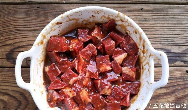 自己在家用烤箱做烤串的方法彩椒牛肉串,好看更好吃