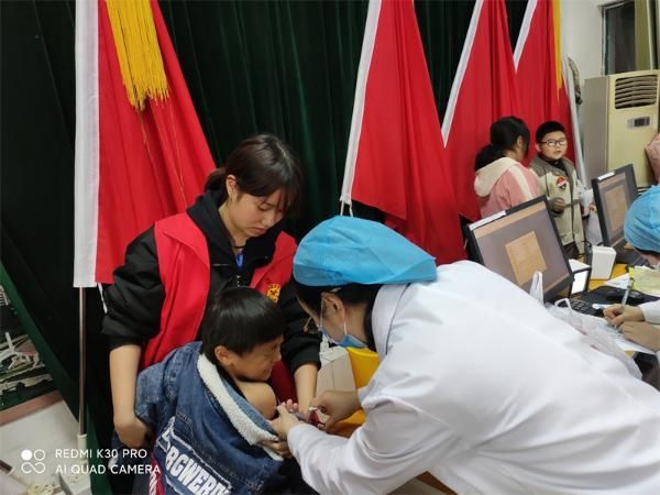 淮海路小学|淮海路小学志愿者为校园疫苗接种保驾护航