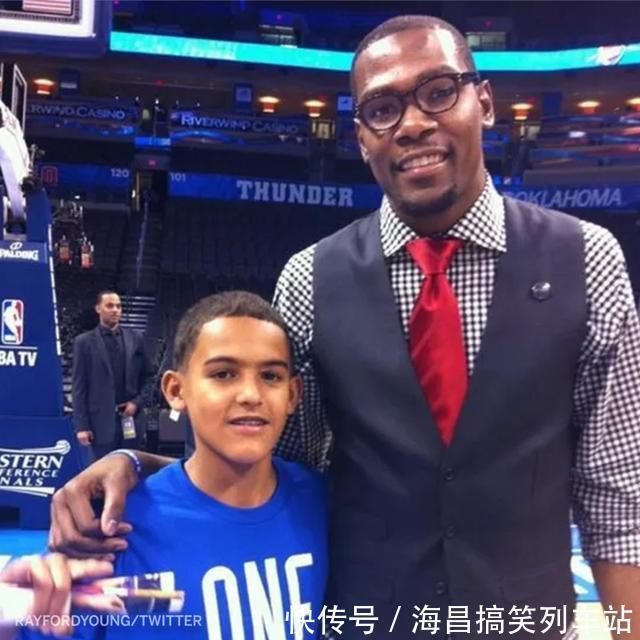 球员|难得一见的球星合影！他们从NBA小迷弟变成了NBA球星