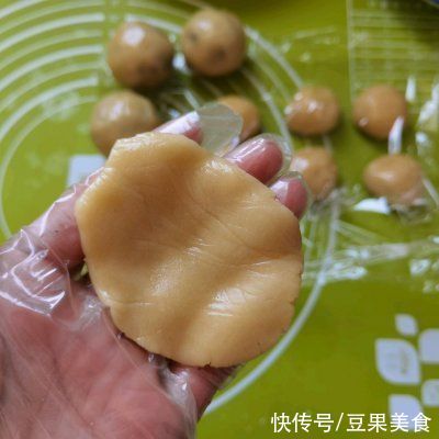 中筋面粉|厨娘教你一招巧做广式五仁月饼～螃蟹造型