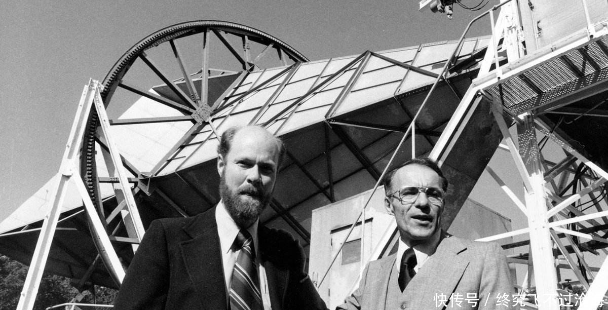 大爆炸是从奇点开始,光也是从奇点发出,为何宇宙是黑暗的