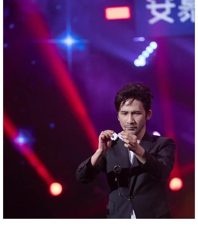 被黑抄袭,假唱,x毒,大张伟从天才摇滚主唱,堕落成综艺咖