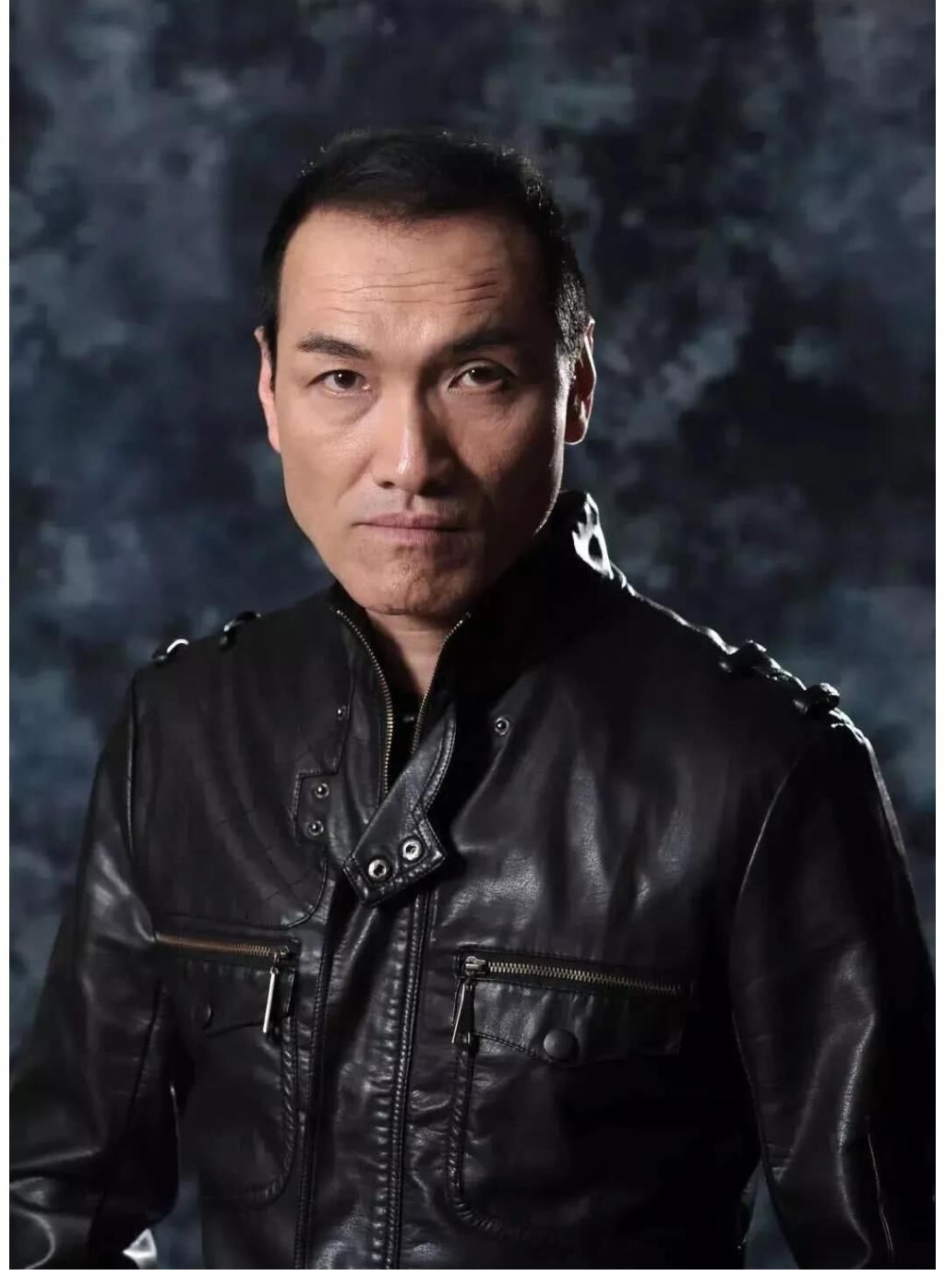 如何?为养家兼职司机,36年未受重用太唏嘘