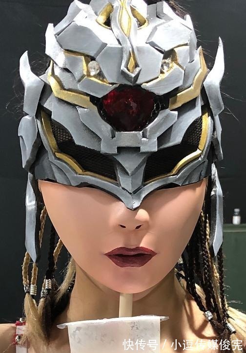 周洁琼晒“流汗照”,摘下面具看清颜值那一刻,场面一度心脏暴击