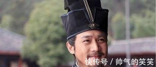 中国文化#知府:墙内桃花,露出一枝难入手,才子对下联,知府一脸绿