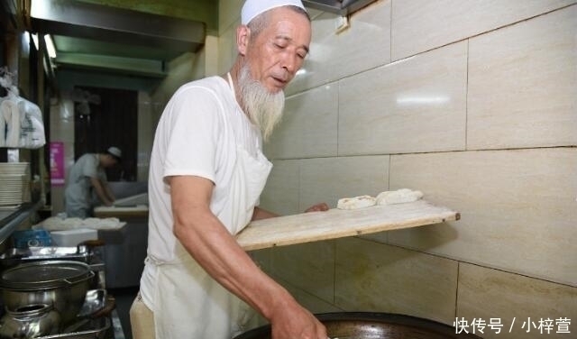 最怕|7旬老爷爷承继“百年老店”,每天仅卖30斤,顾客最怕排不到