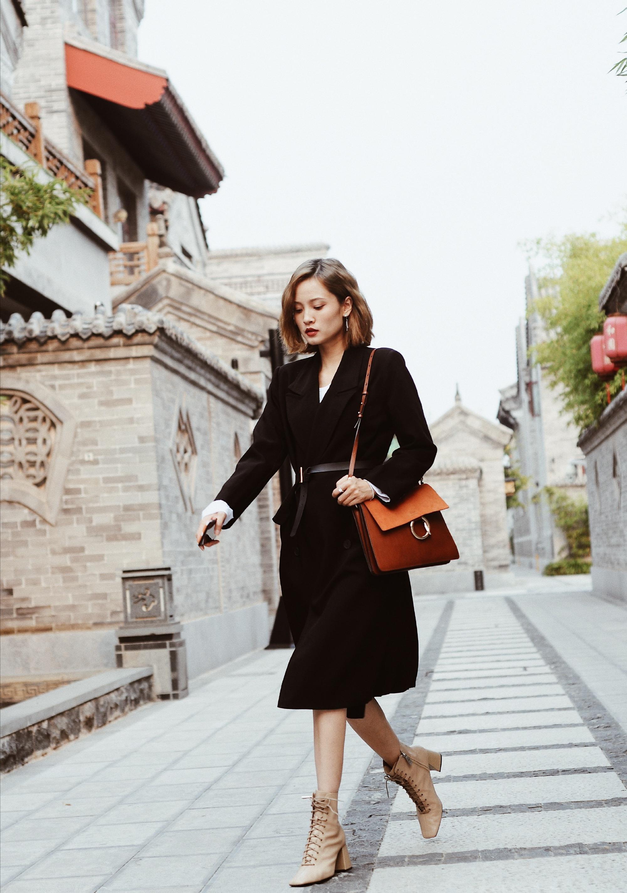 黑色才是成熟女人的“代表色”, 高级又大气, 时髦还显瘦