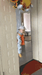 |搞笑GIF趣图有这样的闺蜜真好,姑娘好好珍惜吧。