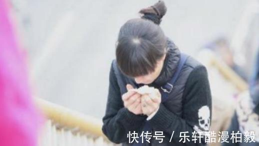 咳嗽|咳嗽时吐出的黄痰和白痰,有区别吗