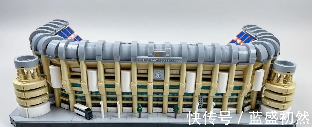 足球场|乐高10299皇家马德里足球场——圣地亚哥·伯纳乌球场开箱评测!