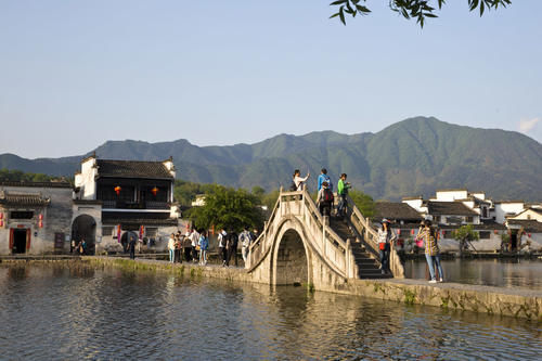 独特的山水美景，巧妙的村落布局，画里的乡村风光，完美的徽派民居