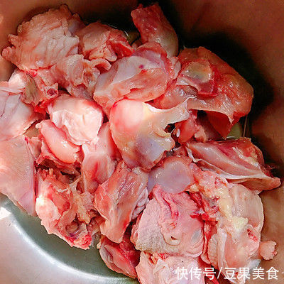 香菇焖鸡|自制香菇焖鸡，再也不用买了