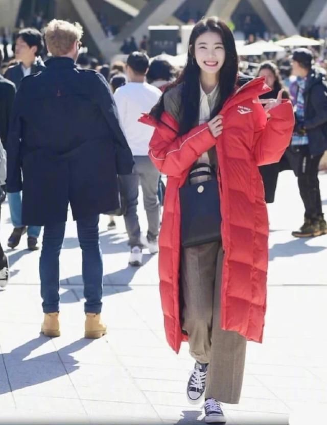  羽绒服|看了这么多羽绒服穿搭，还是韩国时髦精最会穿，时尚抢眼又有型