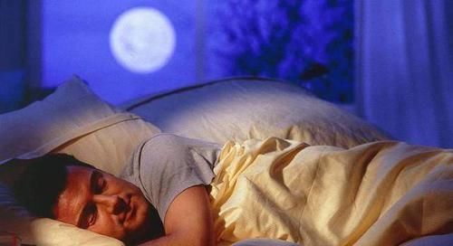 老人|“睡觉不能头朝东、脚朝西”,农村老人留下的睡觉讲究有哪些