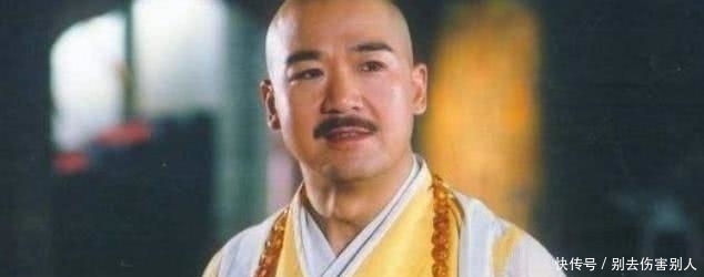 倚天中:成昆的武功是什么水平?能否打得赢玄冥二老?