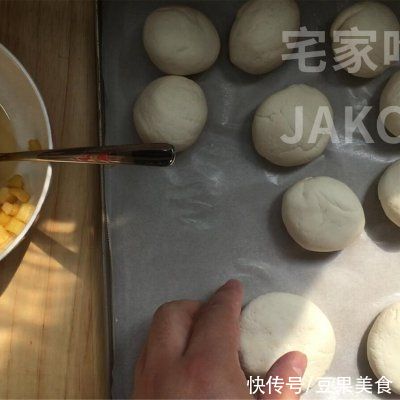 苹果糯米饼，制作简单，外层香脆，内里软糯甜蜜，超级好吃
