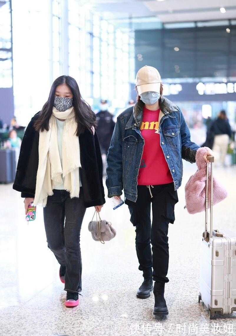 外套 马伊琍衣品越来越好,穿牛仔外套配工装裤,洋气减龄又时髦