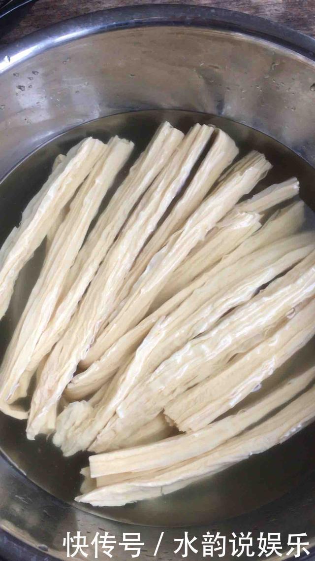 放入|泡腐竹,可别放入水里就泡,饭店都是这么泡,既简单又快速还筋道