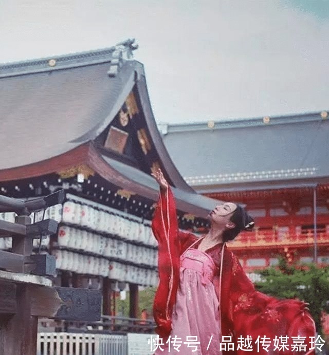 中国女孩在日本穿“汉服”上下班,当地人:简直和仙女一般!