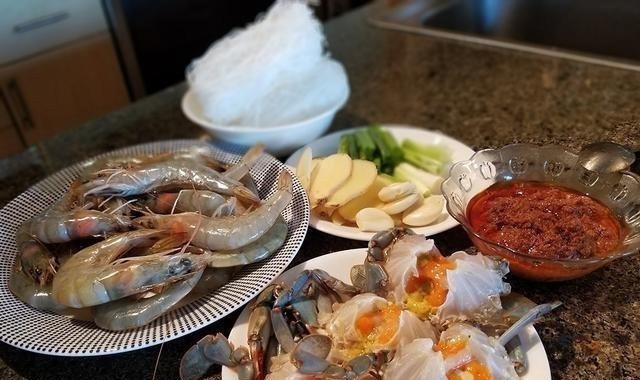 以后海鲜就这样吃，不油炸不清蒸，香气四溢，上桌连汤汁都不剩！