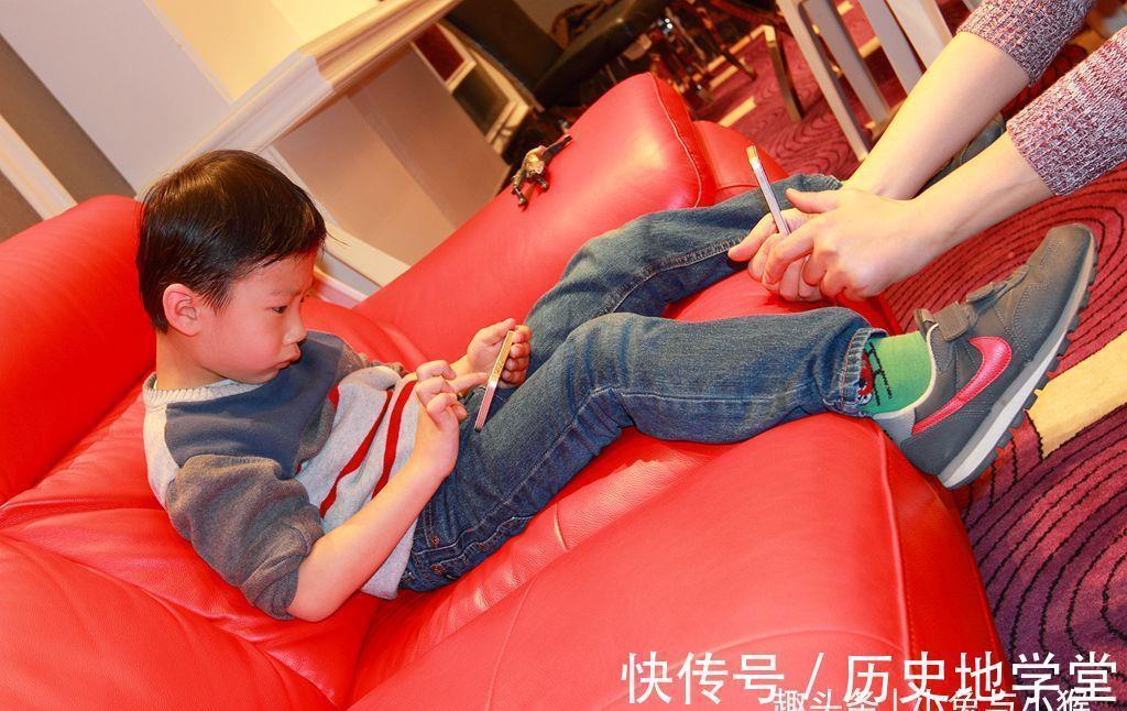 打分|11岁男孩给父母打分,爸爸10分,妈妈0分,评价标准很“无奈”