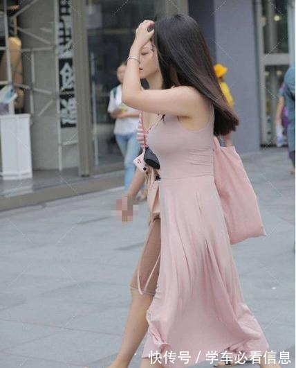 拖鞋 粉色连衣裙搭配白色拖鞋,楚楚动人,优美有气质!