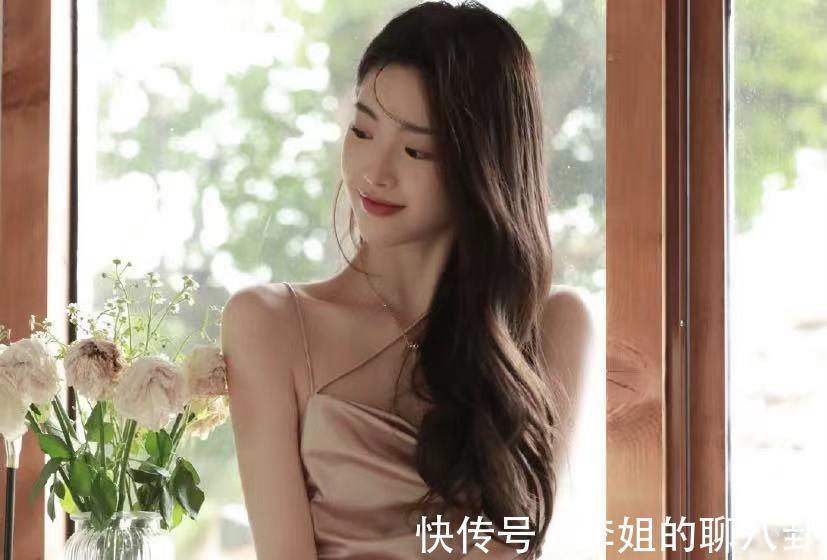 微卷发 普通女生脸上有3个特点,很适合微卷发,都不用去做发型了