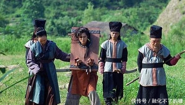 从前押送犯人路途艰辛,为啥碰见女犯人,衙役们都要抢干?