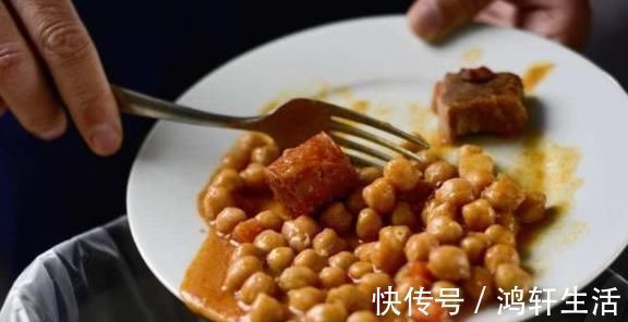 营养师|吃隔夜菜致癌吗营养师即使放冰箱里,这4种隔夜菜也不能吃