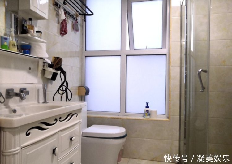 地板|参观140㎡大婚房,朋友都夸餐边柜有档次,我却更喜欢主卧的飘窗