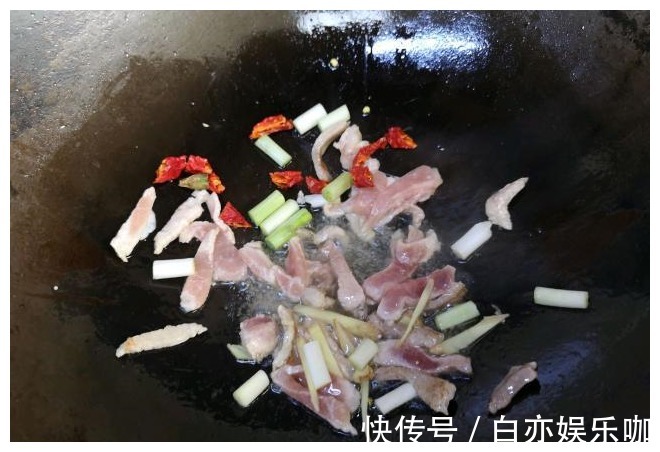 食材|补铁是猪肝的2倍,是菠菜的25倍,只需简单炒一炒,补铁效果1