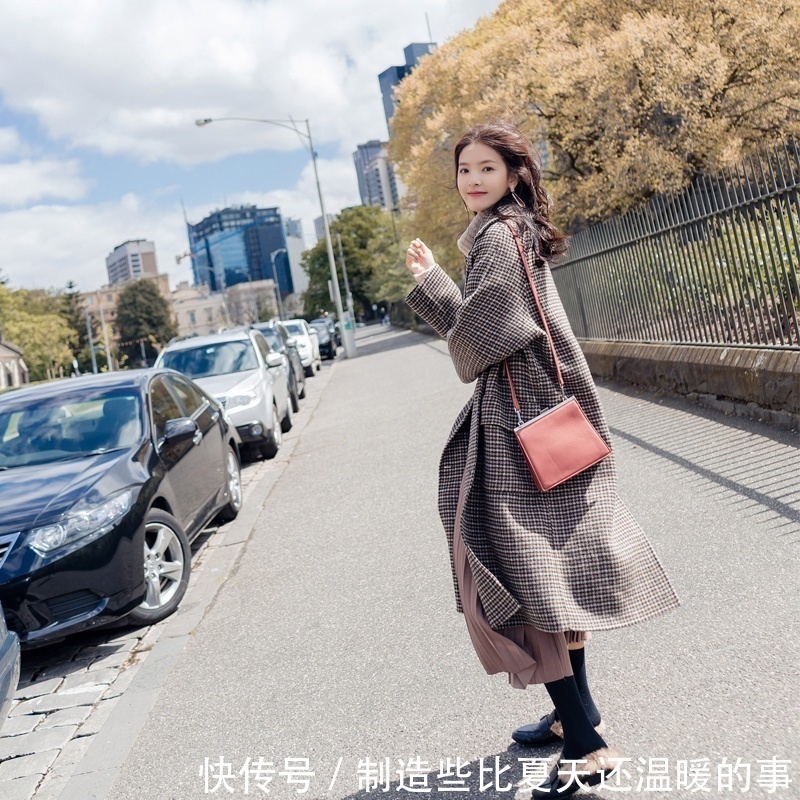 气质出众 建议大家大衣不要配黑裤子!现流行这样穿,美得无懈可击