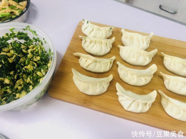 你做的韭菜鸡蛋饺子，和饭店大厨相比，只差这一步