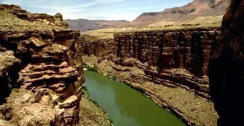 卫星 卫星拍下东非大裂谷景象，引网友热议：这简直是“反人类”现象