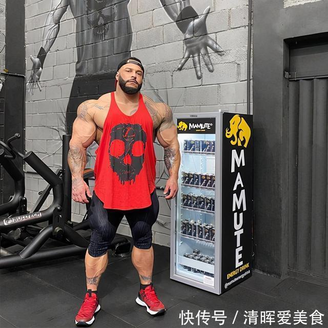 健美|巴西肌肉奶爸,体重130公斤,夸张的身材就像漫画里的人物一样