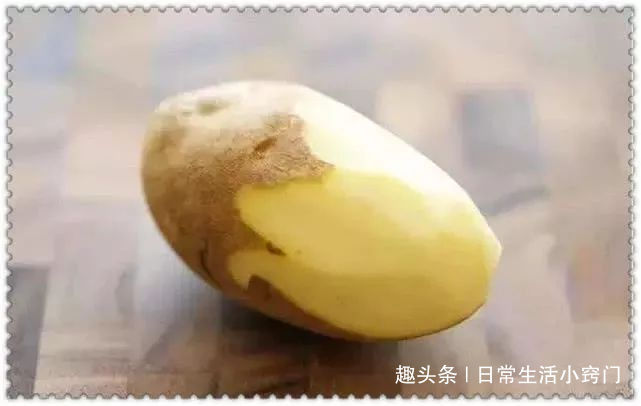 泡过土豆丝的水，别着急倒掉！家家户户都用得到，一年能省不少钱