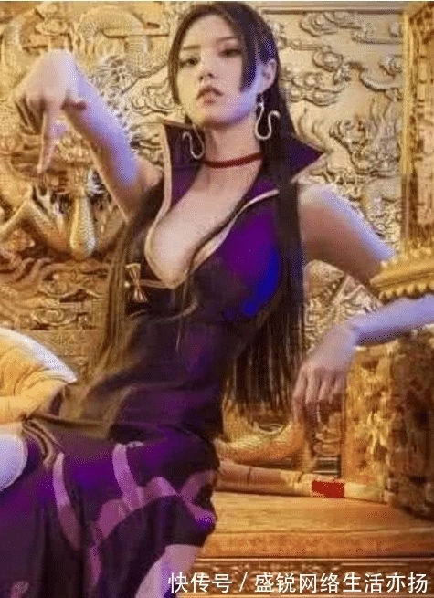 女帝|《海贼王》女帝波雅·汉库克COS成功,看到效果图后,网友:“活”的?