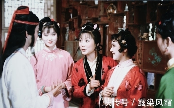 贾宝玉#面对袭人的诤言,薛宝钗一言不发,晴雯气得只好在院子里开骂