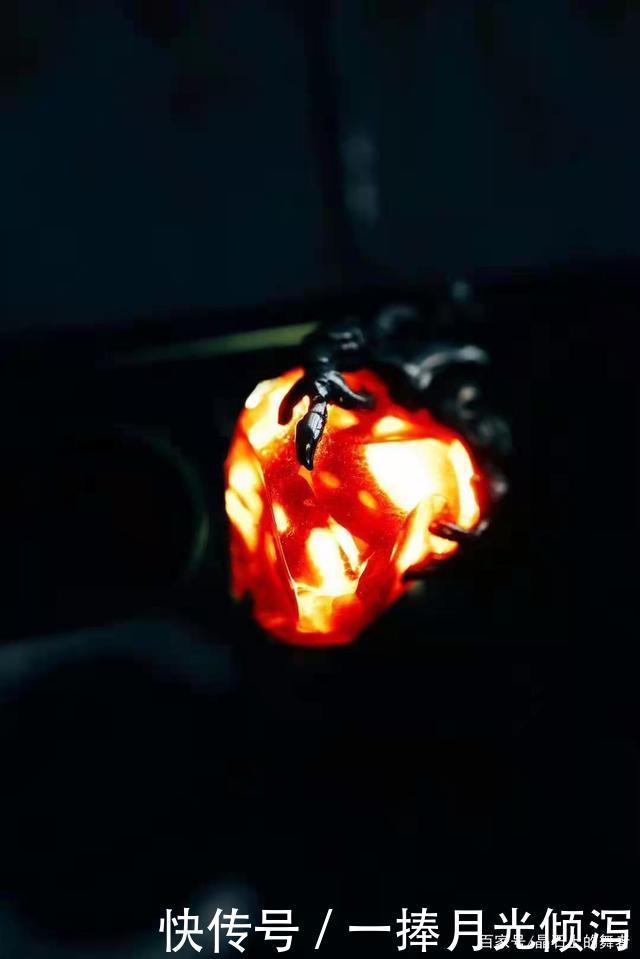 把珠宝做成心脏的样子，分享一些充满创意元素的珠宝